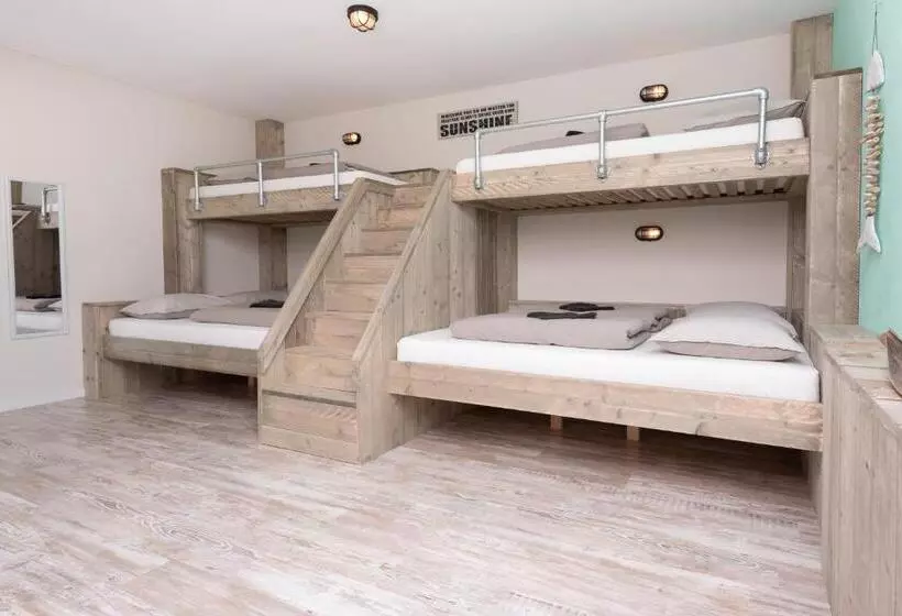 Majatalo Beach House 9