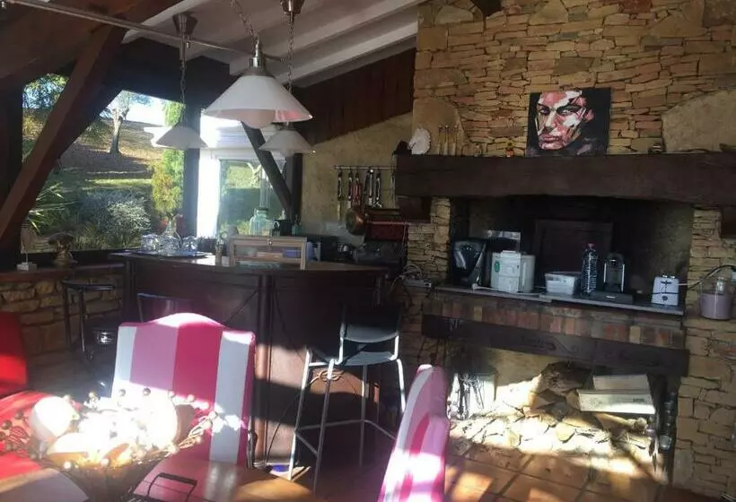 Aamiaismajoitus (B&B) Annie Chambres Hôtes