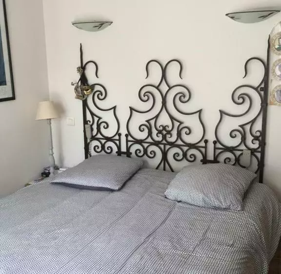 Aamiaismajoitus (B&B) Annie Chambres Hôtes