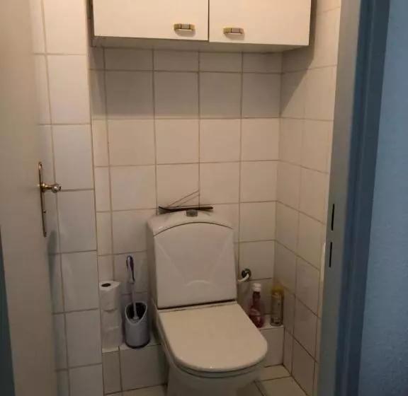 Aamiaismajoitus (B&B) Villa C3 Arthur Rimbaub Chambre D’hôte Piscine Proche Mer Plage 600m