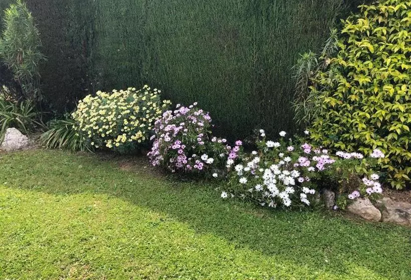 Aamiaismajoitus (B&B) Villa C3 Arthur Rimbaub Chambre D’hôte Piscine Proche Mer Plage 600m