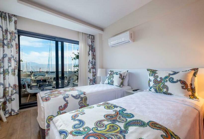 בית מלון כפרי Ece Marina Suites