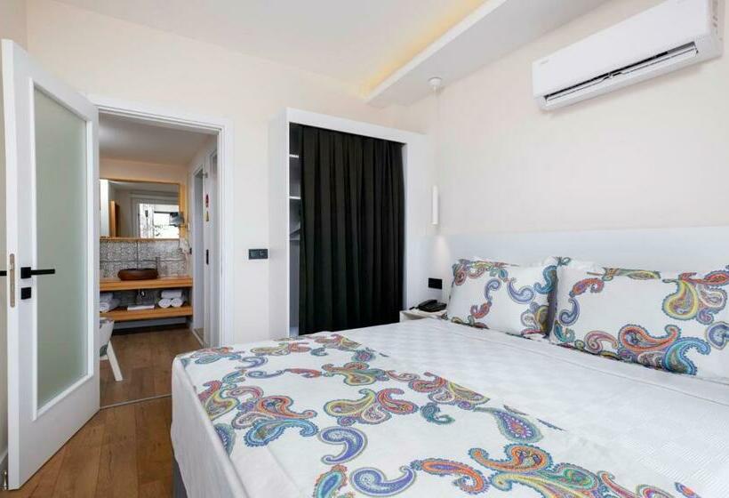 בית מלון כפרי Ece Marina Suites