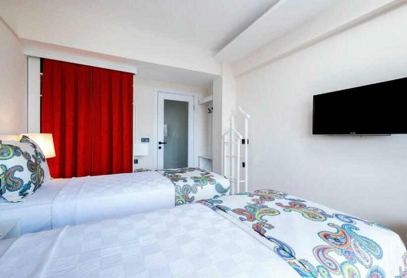 בית מלון כפרי Ece Marina Suites