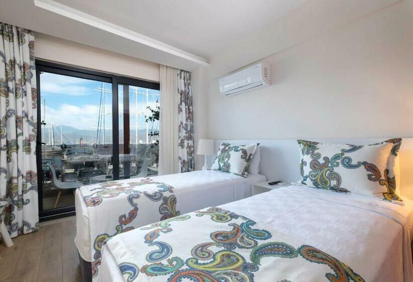 בית מלון כפרי Ece Marina Suites