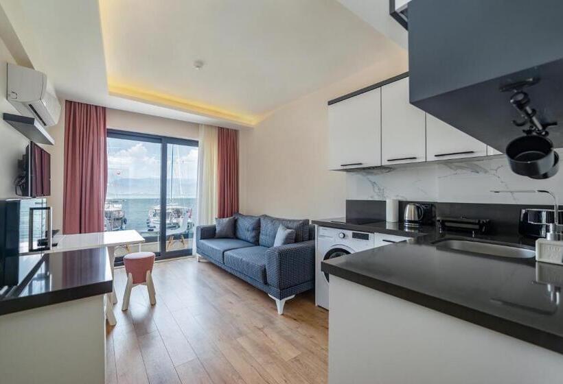 בית מלון כפרי Ece Marina Suites