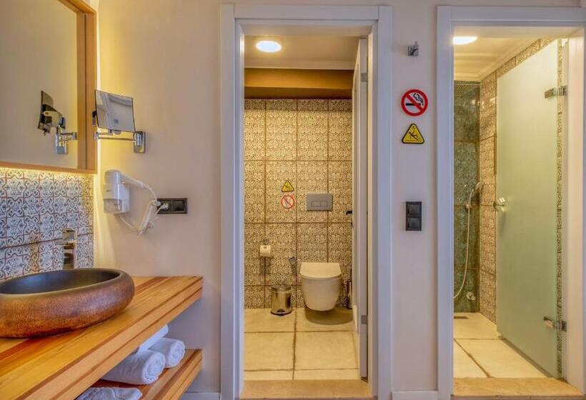 בית מלון כפרי Ece Marina Suites