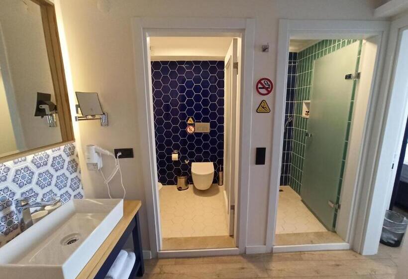 בית מלון כפרי Ece Marina Suites