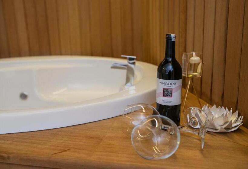 בית מלון כפרי Ece Marina Suites