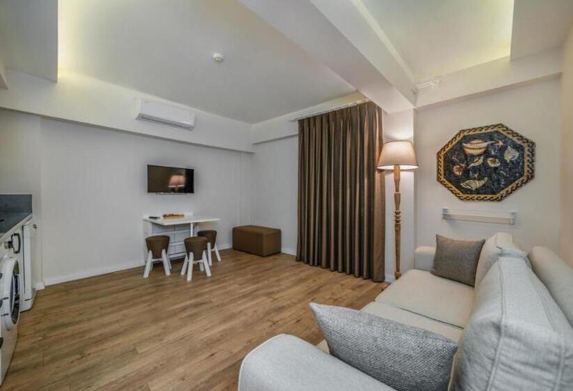 בית מלון כפרי Ece Marina Suites