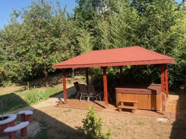 ペンション Barátkozó Vendégház