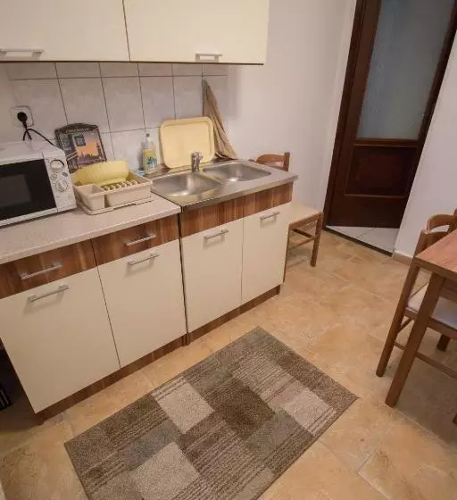 ペンション Barátkozó Vendégház