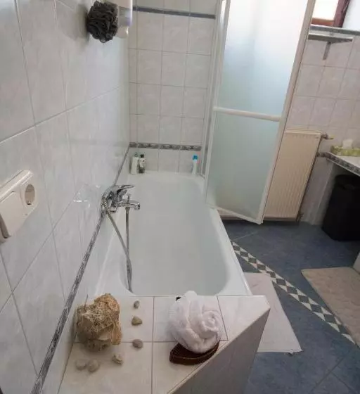 ペンション Barátkozó Vendégház