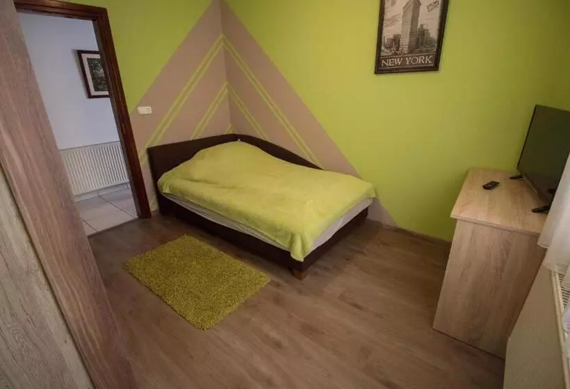 ペンション Barátkozó Vendégház