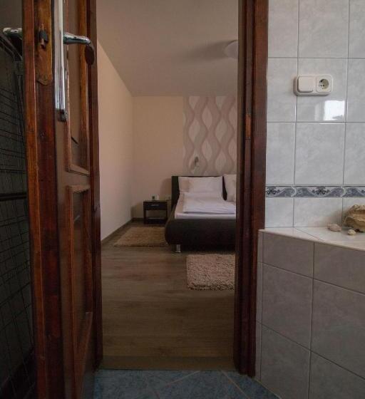 פנסיון Barátkozó Vendégház