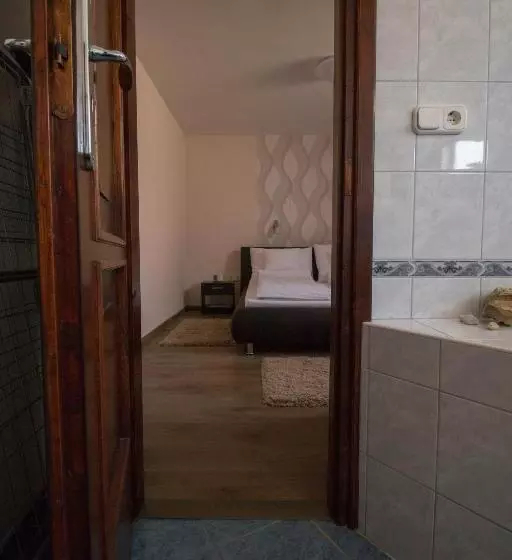 ペンション Barátkozó Vendégház