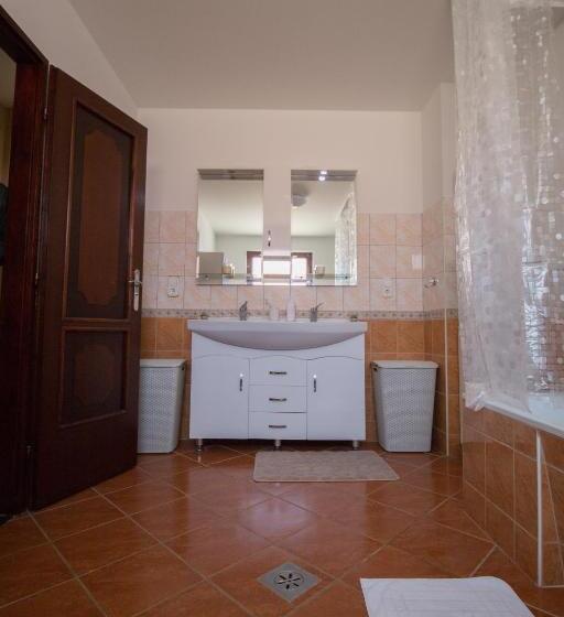 פנסיון Barátkozó Vendégház