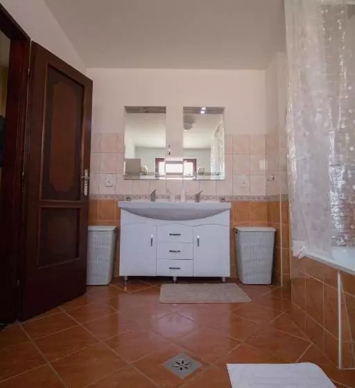 ペンション Barátkozó Vendégház