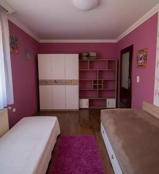 ペンション Barátkozó Vendégház