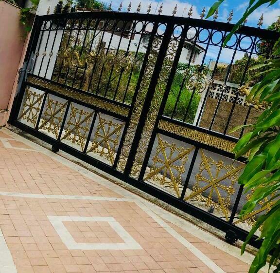 پانسیون Cozy House