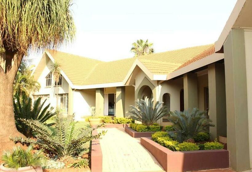 פנסיון Crownhill Guesthouse