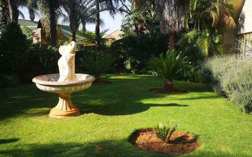 פנסיון Crownhill Guesthouse