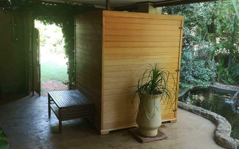 פנסיון Crownhill Guesthouse