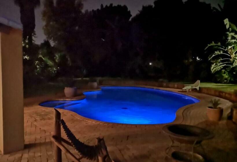 פנסיון Crownhill Guesthouse