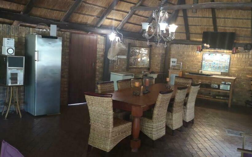 פנסיון Crownhill Guesthouse