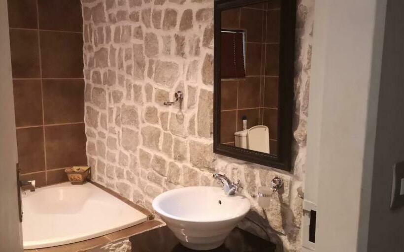 פנסיון Crownhill Guesthouse