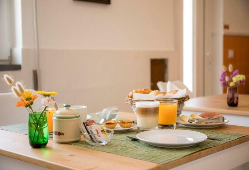 تختخواب و صبحانه Alto Mar Inn