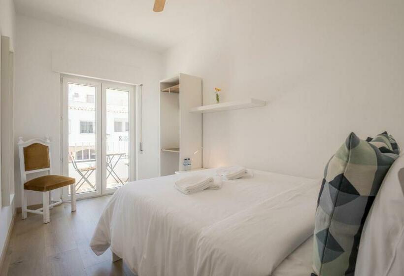 تختخواب و صبحانه Alto Mar Inn