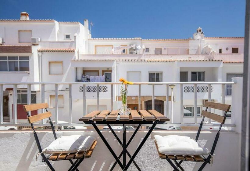 تختخواب و صبحانه Alto Mar Inn