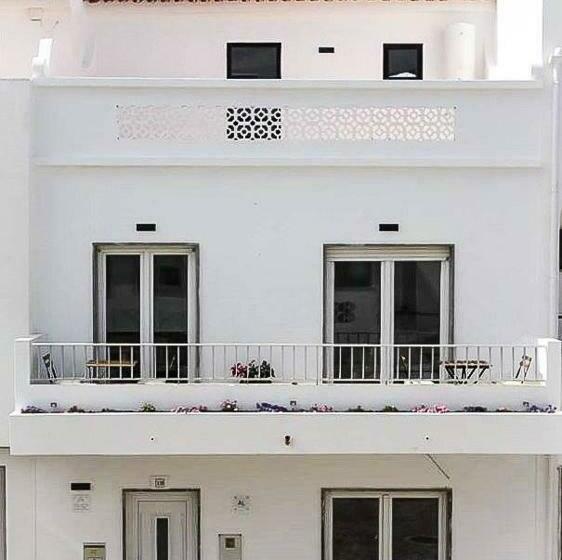 تختخواب و صبحانه Alto Mar Inn