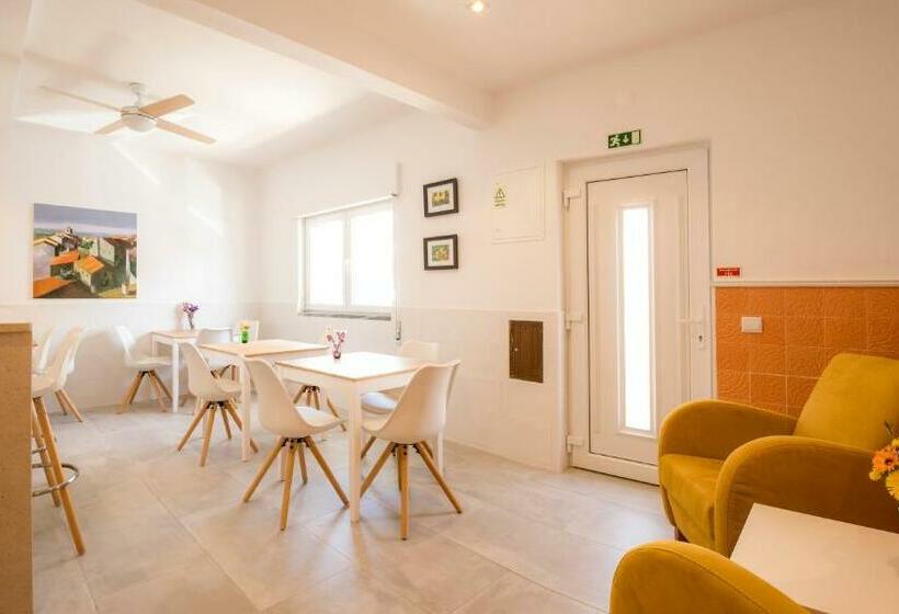 تختخواب و صبحانه Alto Mar Inn