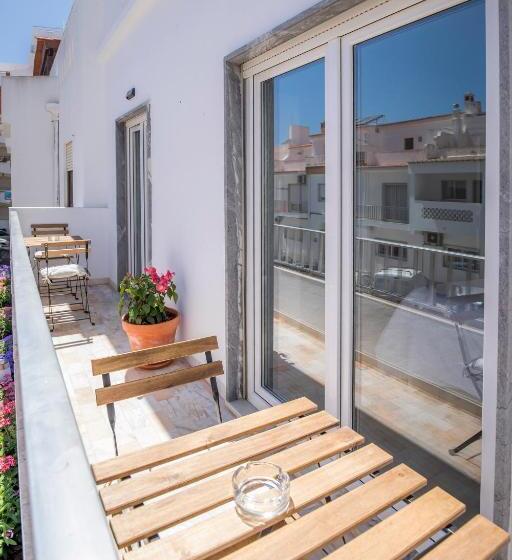 تختخواب و صبحانه Alto Mar Inn