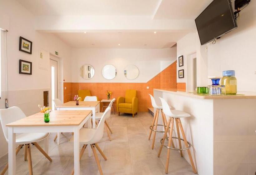 تختخواب و صبحانه Alto Mar Inn