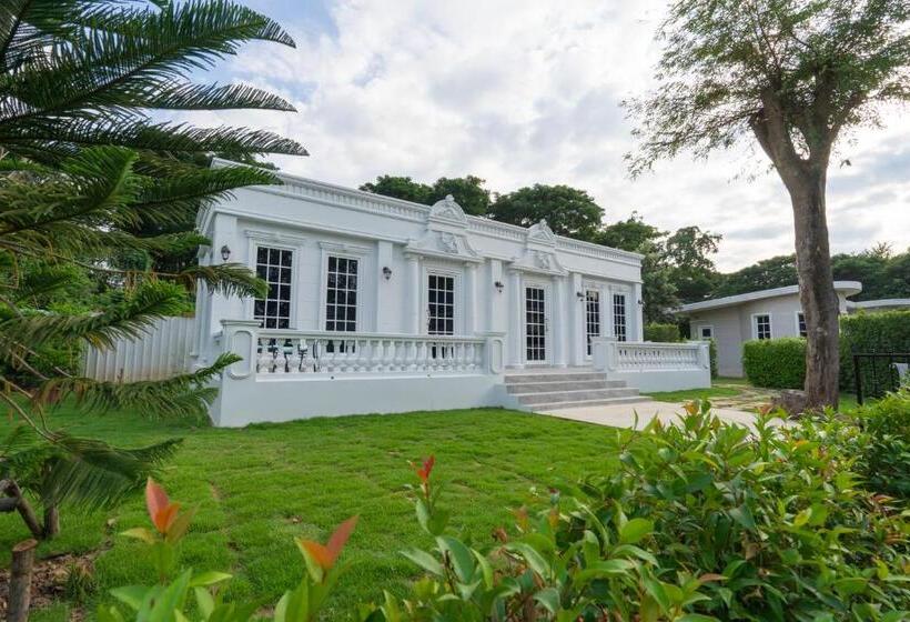 Bed and Breakfast Je T Aime Cafe & Villa