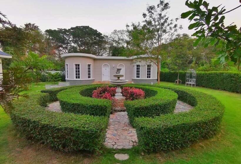 Bed and Breakfast Je T Aime Cafe & Villa