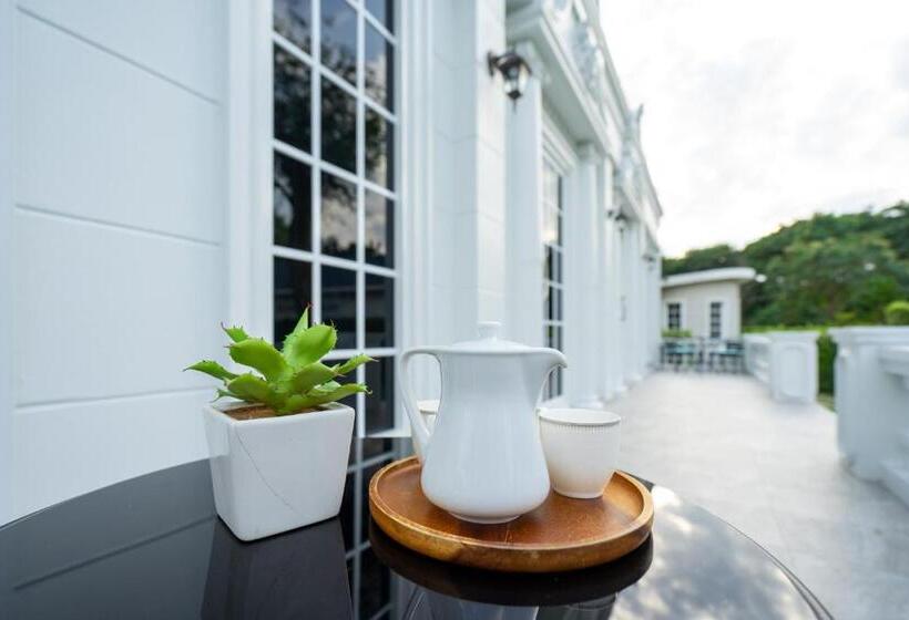 Bed and Breakfast Je T Aime Cafe & Villa