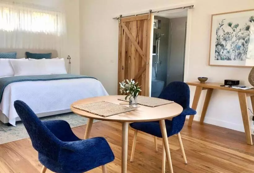 تختخواب و صبحانه Messmates Luxury Eco Suites