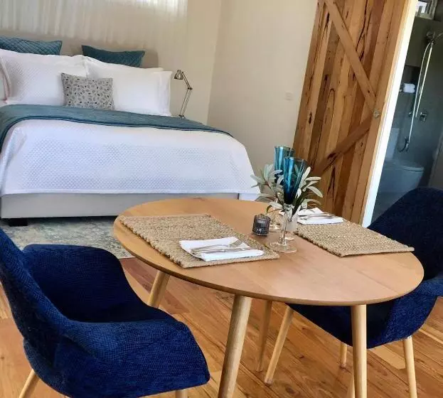 تختخواب و صبحانه Messmates Luxury Eco Suites