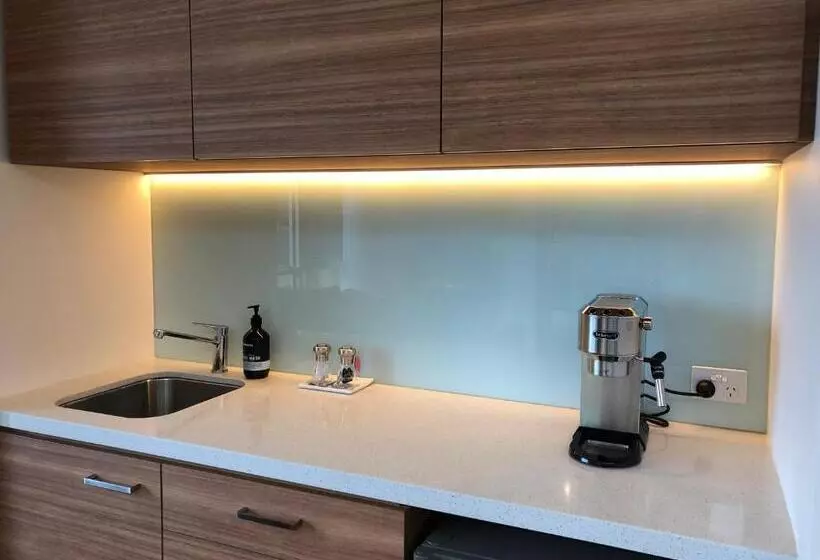 تختخواب و صبحانه Messmates Luxury Eco Suites