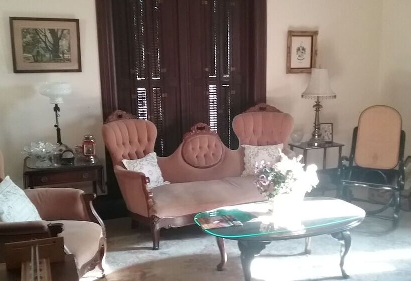 住宿加早餐  Smithville Historical Museum And Inn