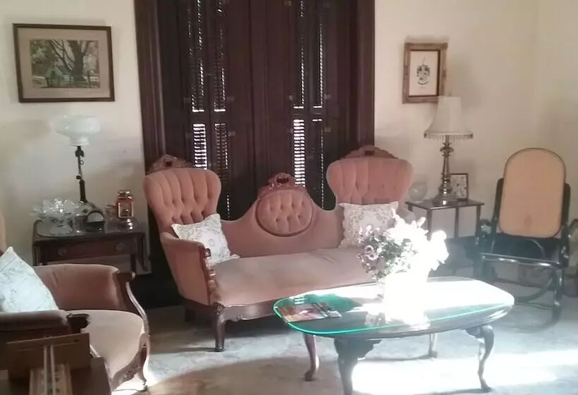 Aamiaismajoitus (B&B) Smithville Historical Museum And Inn