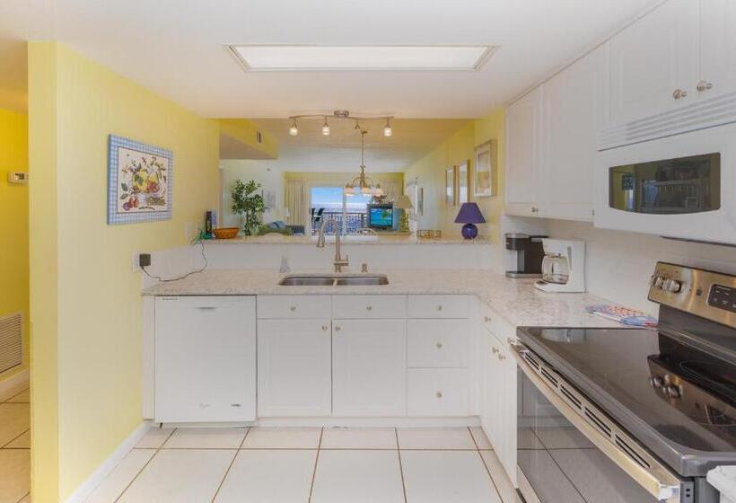 Destin Towers Middle Unit On The Beach!