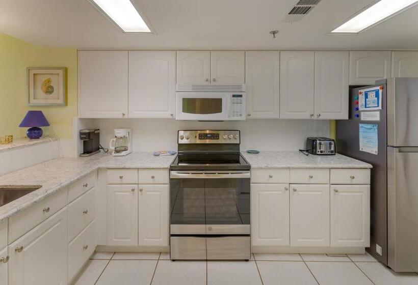 Destin Towers Middle Unit On The Beach!