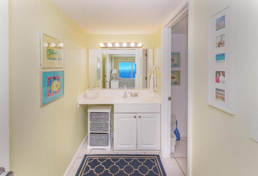 Destin Towers Middle Unit On The Beach!