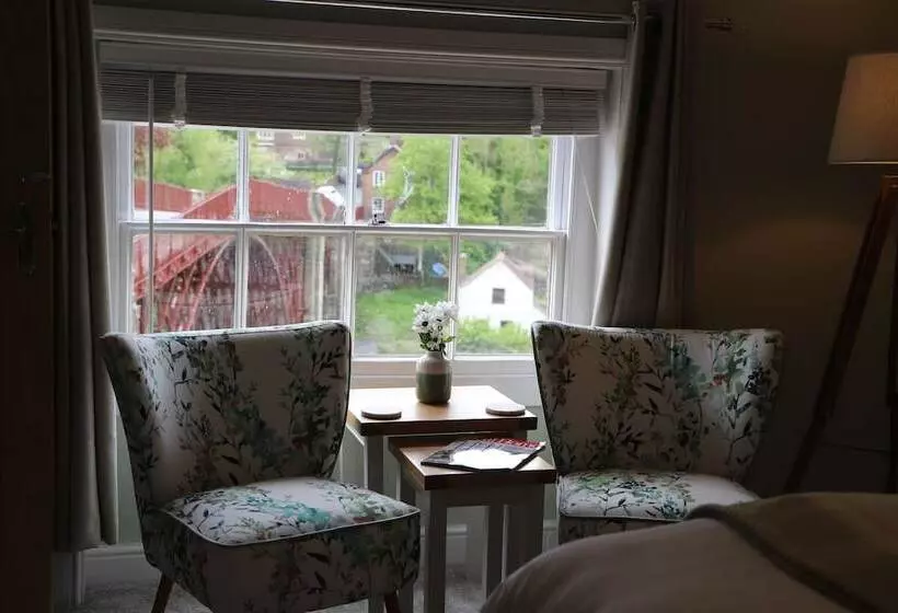 Majatalo Bridgeside Rooms