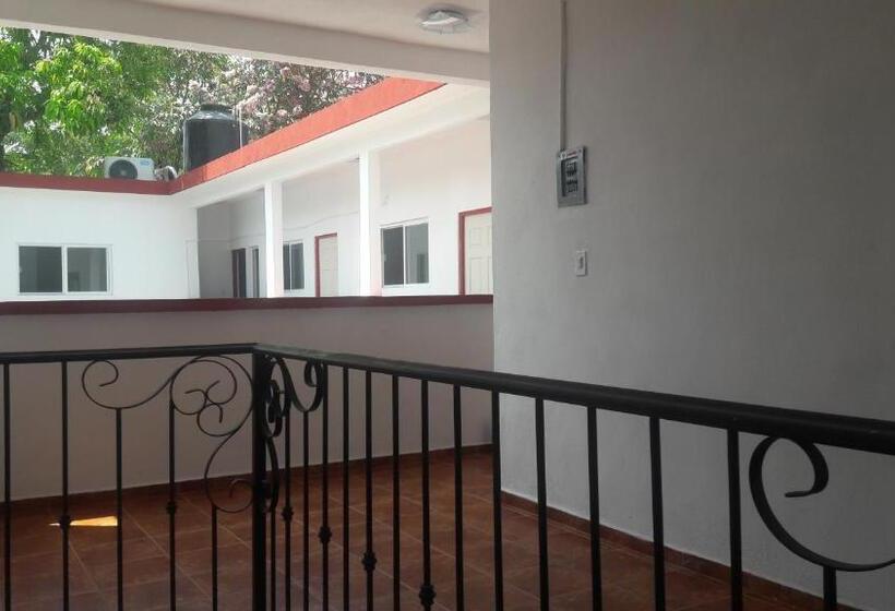 بنسيون Hostal Casa Clavel